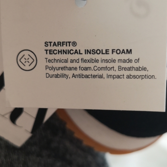 Sneakers - Picture 7 of 7